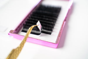 ‘Sweet Success’ SELF-FANNING Lash Trays